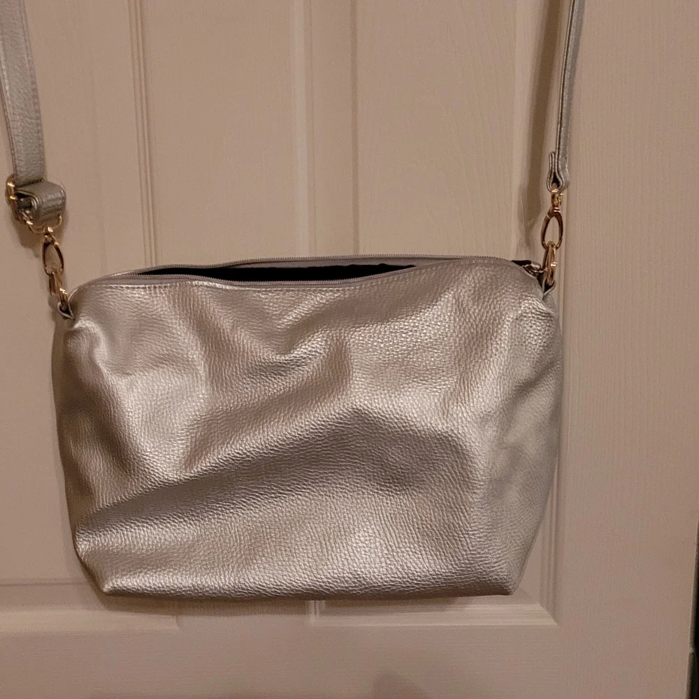 (LIKE NEW) Imoshion womens handbag - Picture 2 of 10